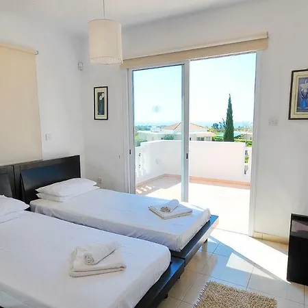 Ideal In Coral Bay Villa Peyia
