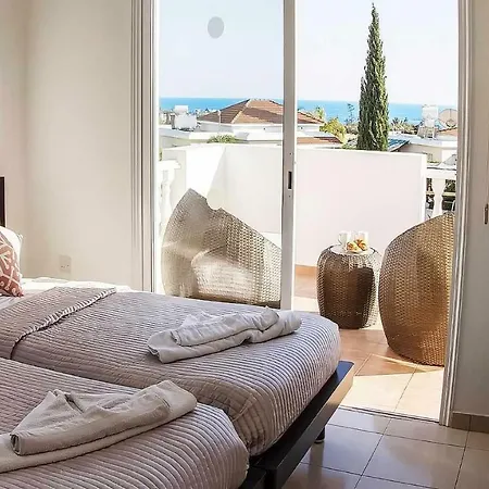 Ideal In Coral Bay Villa Peyia