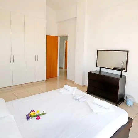 Ideal In Coral Bay Villa Peyia